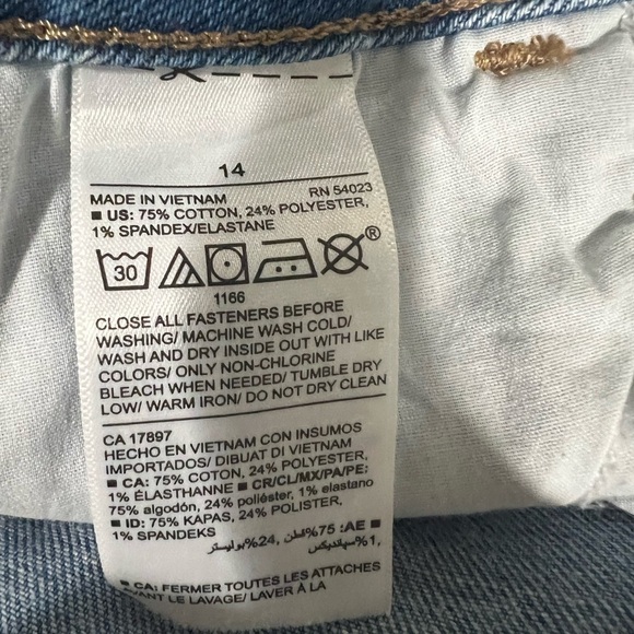 Old Navy Denim Jean Shorts - Picture 6 of 6